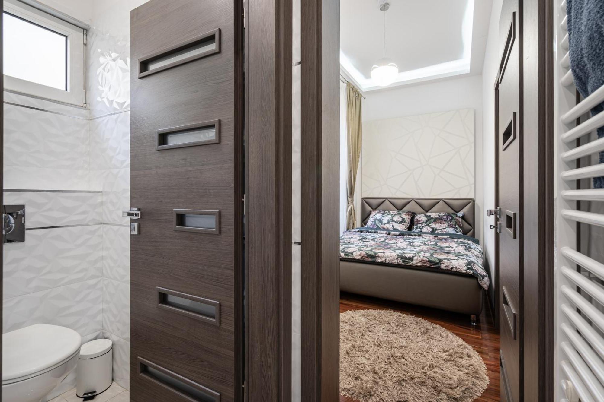 Centrum Opera Luxury Apartment With Free Garage — Photos 2